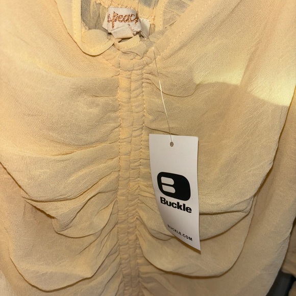 Buckle Light Yellow Ruched Blouse - Picture 6 of 6